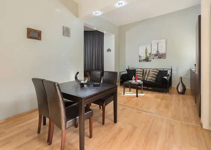 Amazing 300 Meters From The Old Town דירה